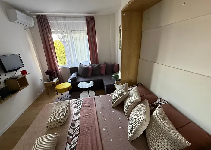 Moderan Na Trgu Republike - Centar Ποντγορίτσα